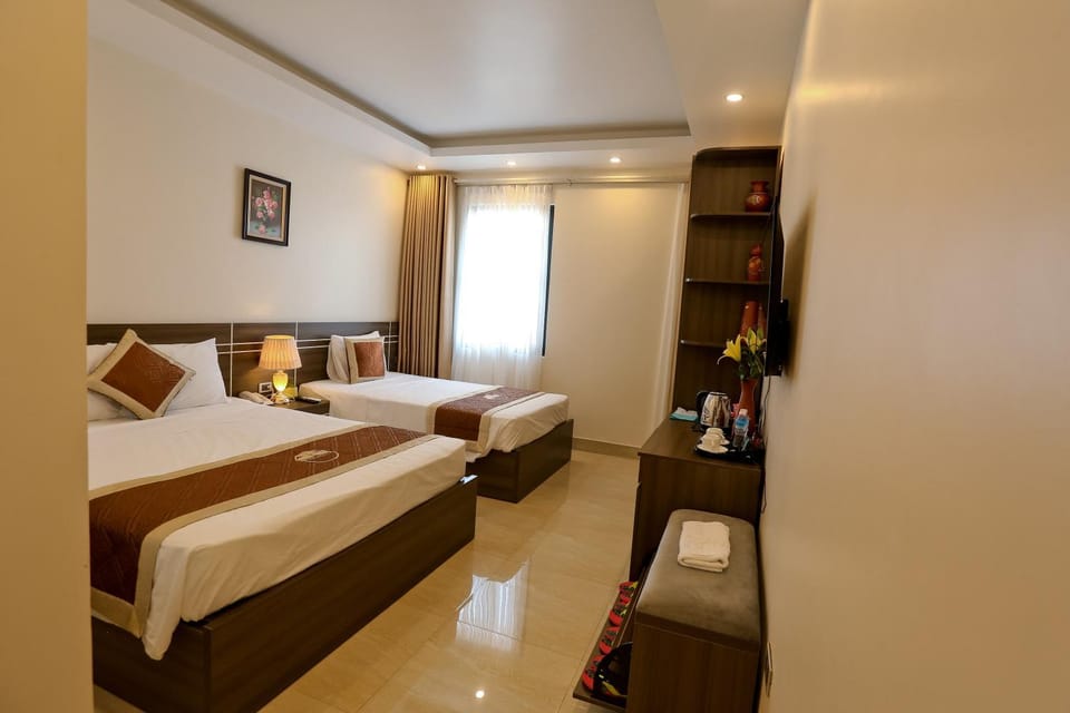 MANAROLA Hotel Bãi Cháy Hotel in Laos