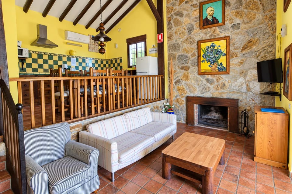 Rural cottage VINCENT van Gogh, with spectacular pool & OPTIONAL private 6 guests jacuzzi House in Sierra de las Nieves