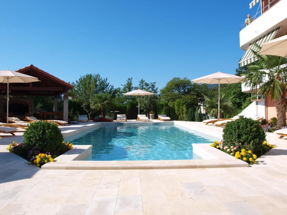 Swimming pool, Swimming pool