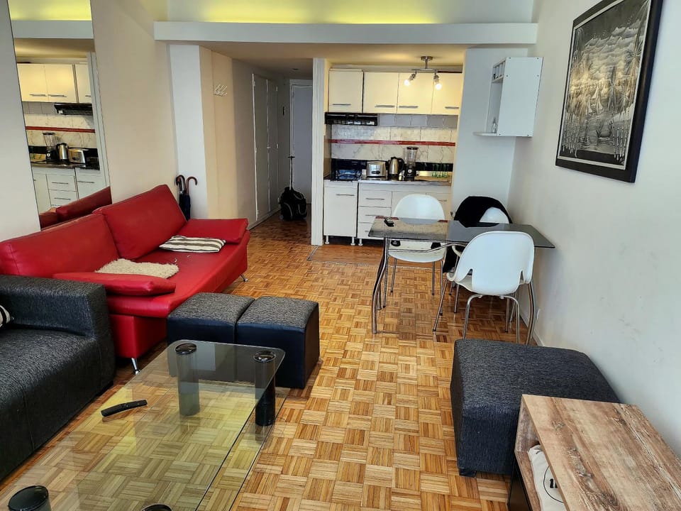 TV and multimedia, Seating area, Dining area