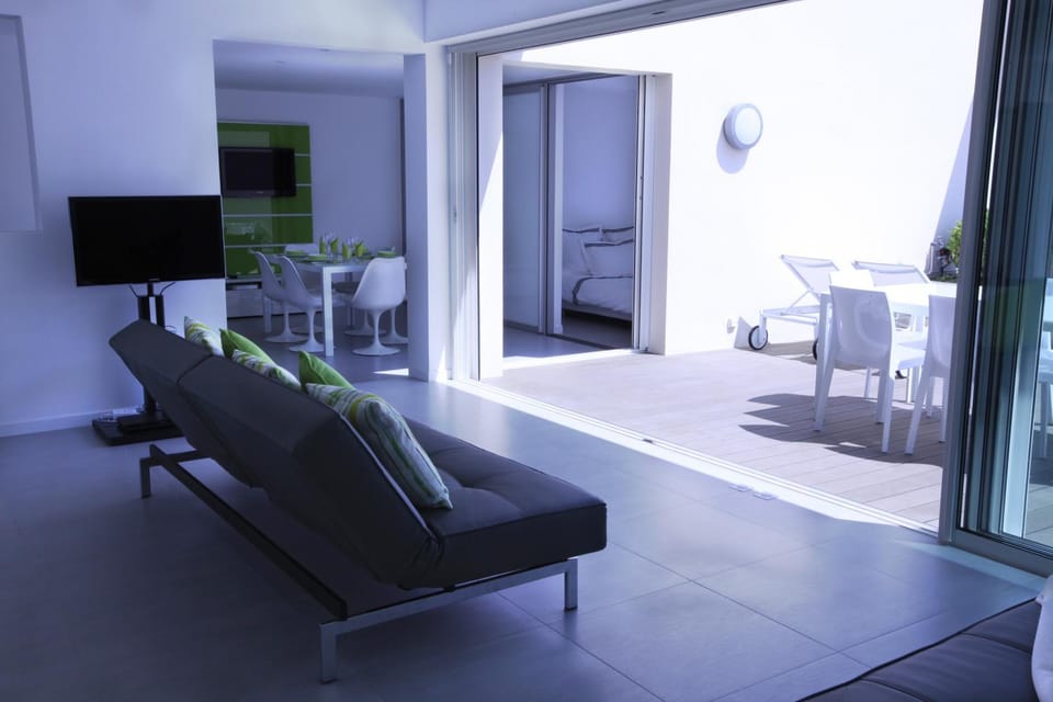 TV and multimedia, Balcony/Terrace, Living room, Dining area, Sea view