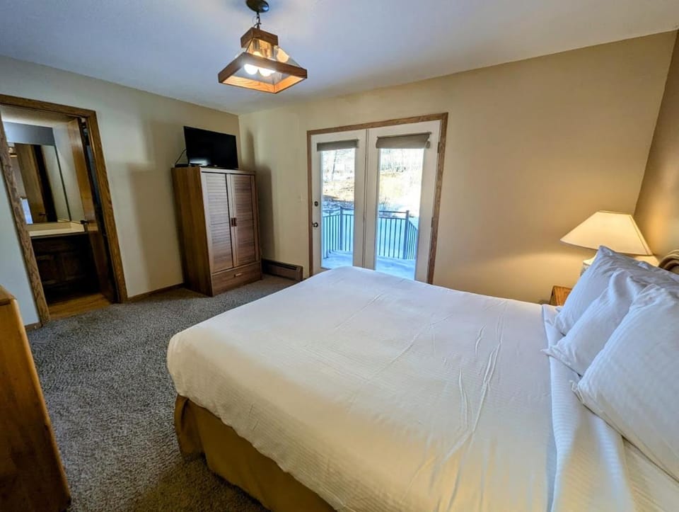 Enclave 5 by SummitCove Lodging in Colorado House in Keystone