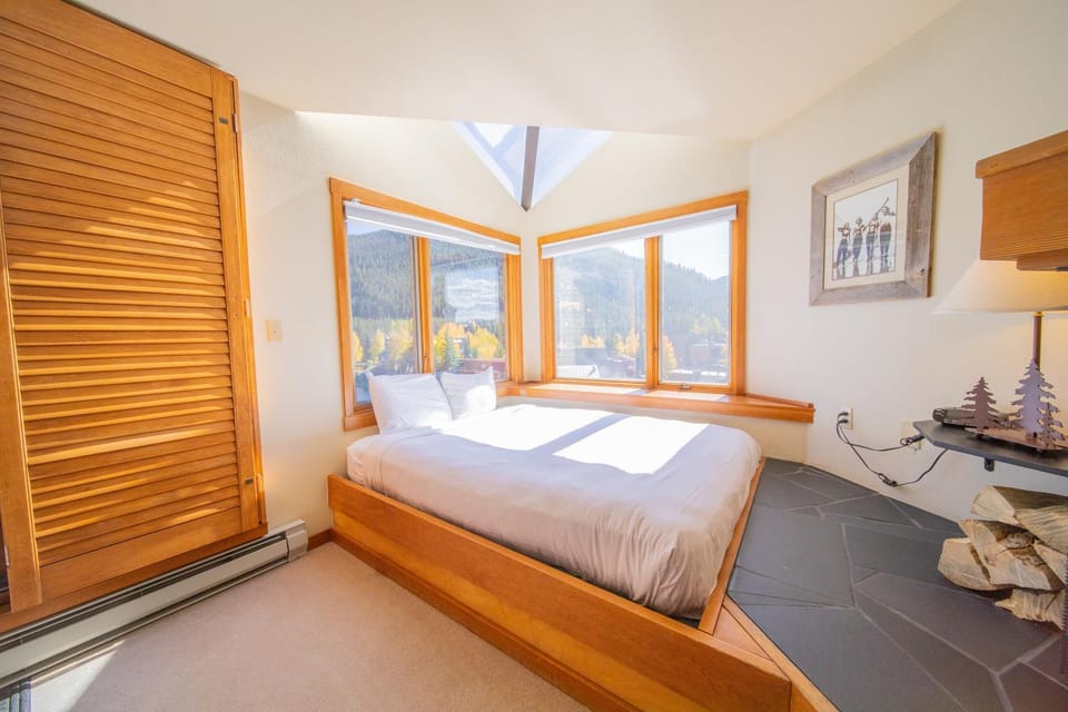 Lakeside 1495 by SummitCove Lodging in Colorado House in Keystone
