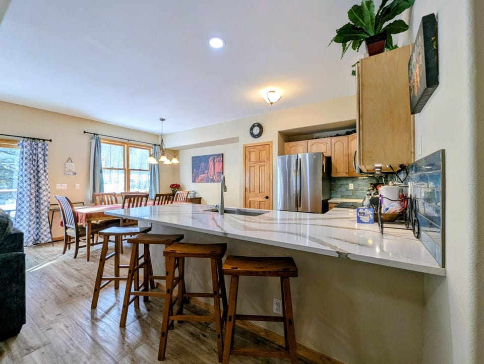 Day, Kitchen or kitchenette, Seating area, Dining area, furniture