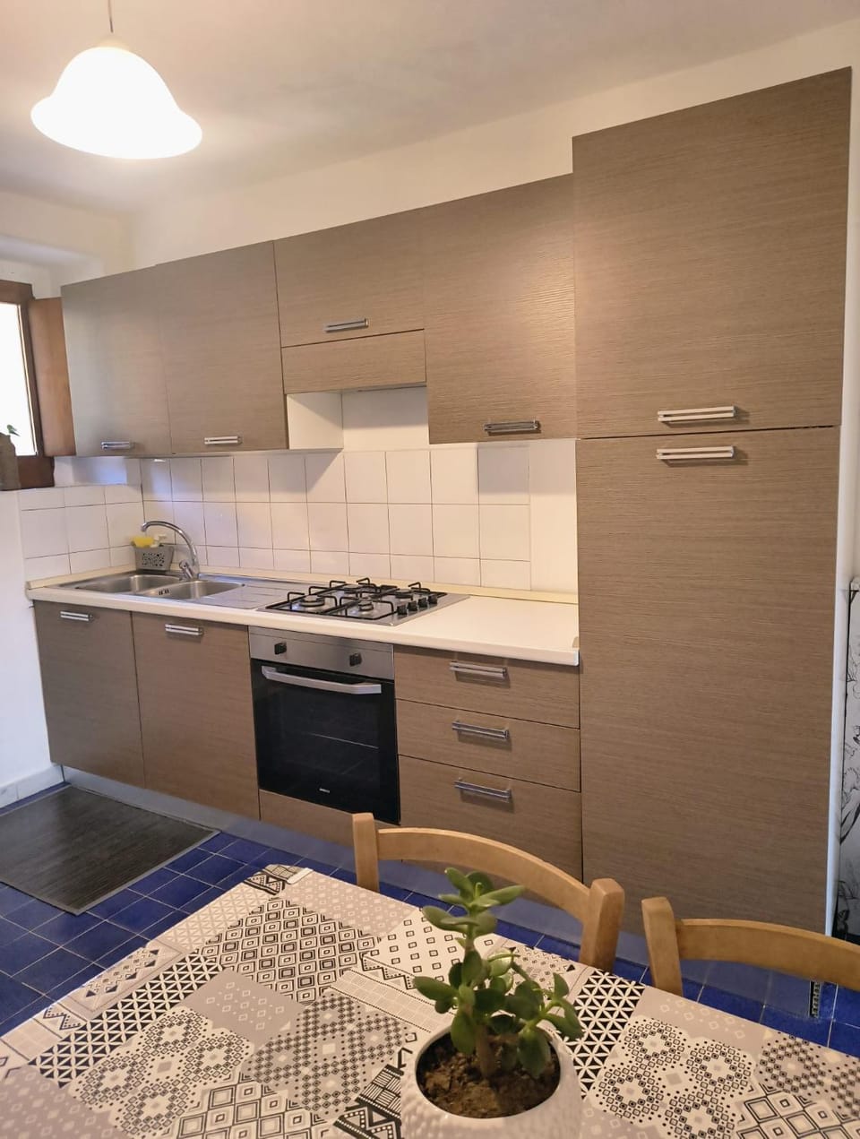Kitchen or kitchenette, Dining area, stove