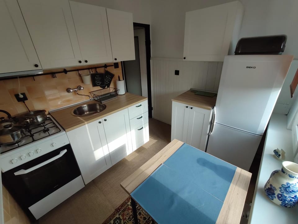 Kitchen or kitchenette, Dining area, Communal kitchen