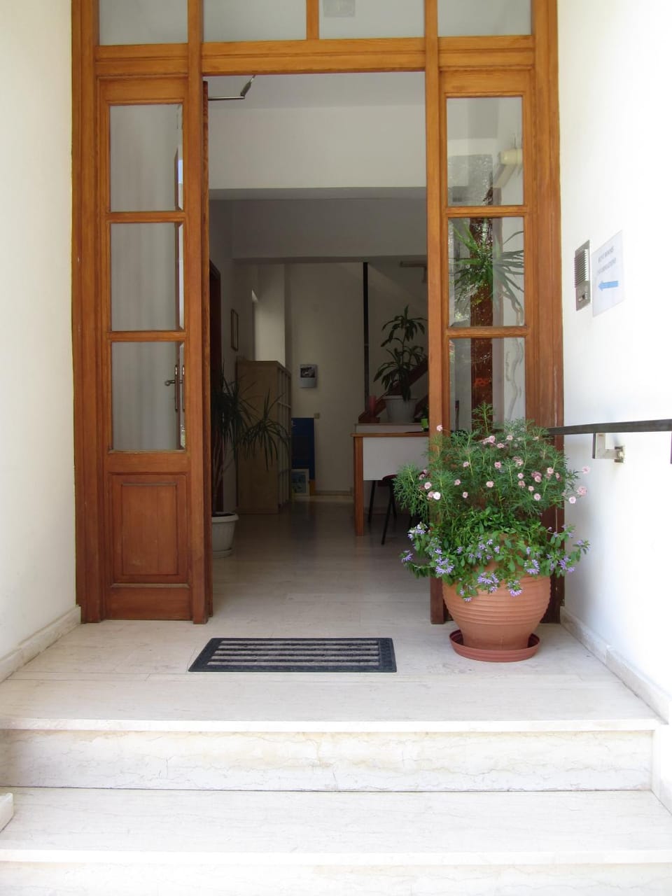 Facade/entrance