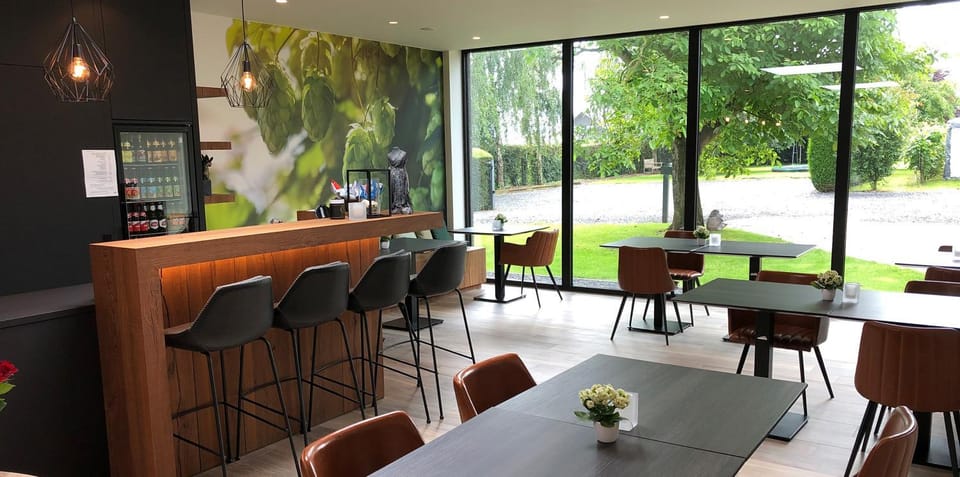 Property building, Restaurant/places to eat