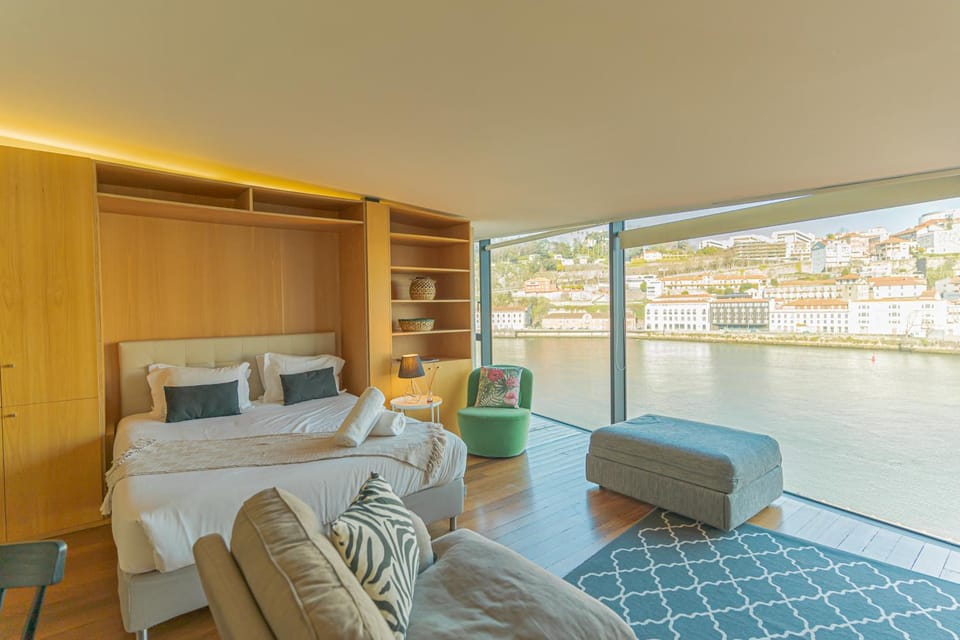 Bed, View (from property/room), Photo of the whole room, Bedroom, City view, towels