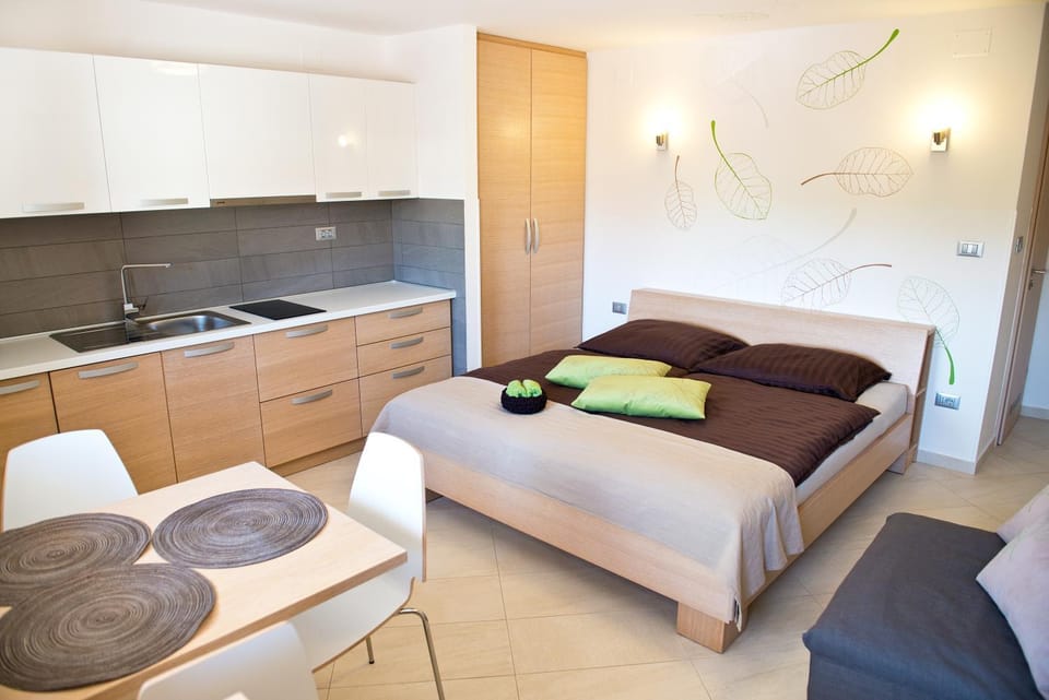 Kitchen or kitchenette, Photo of the whole room, Bedroom