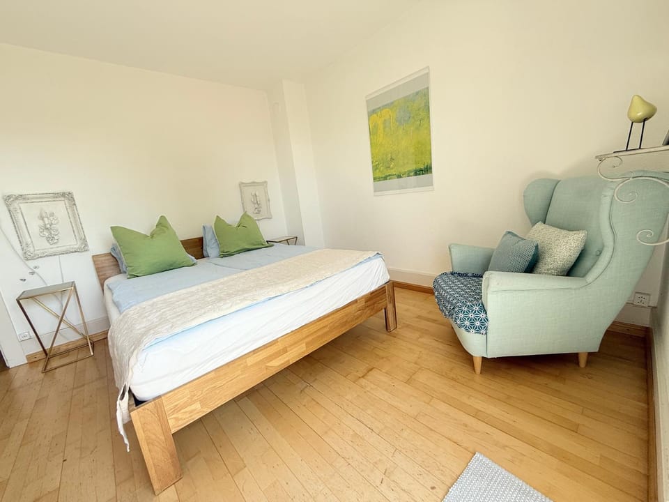 Bed, Seating area, Bedroom