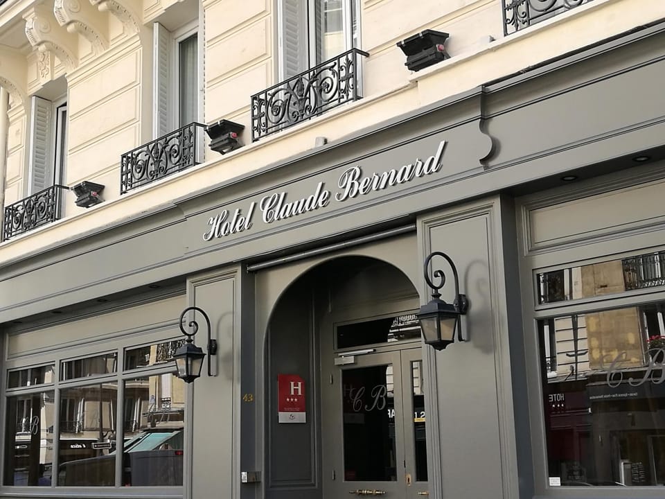 Facade/entrance