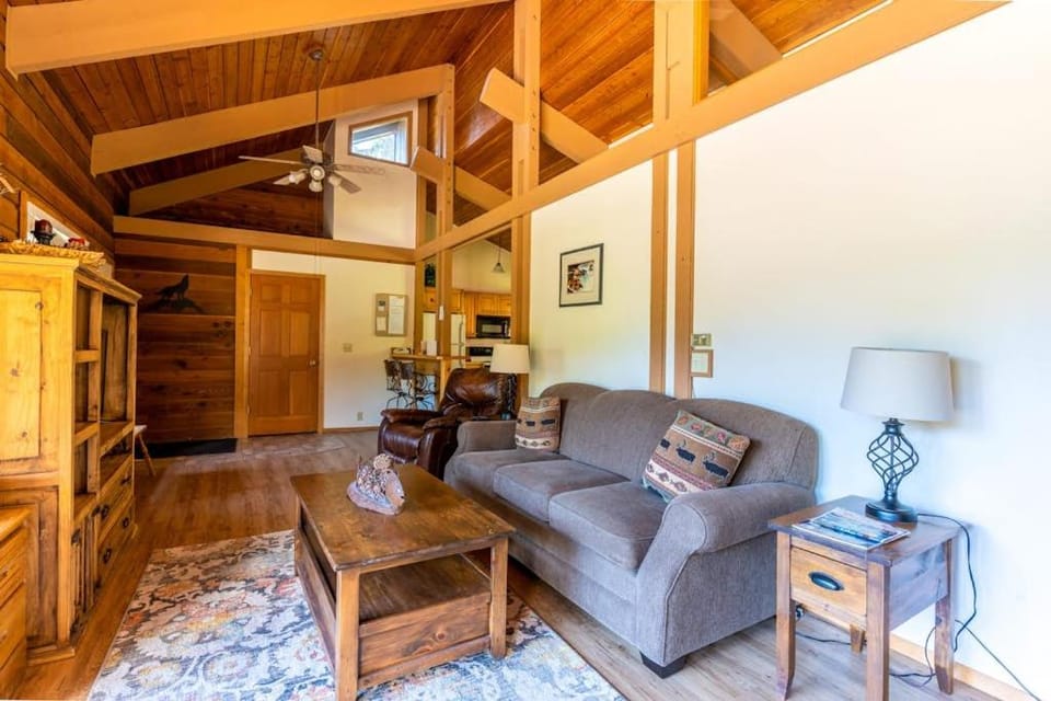 Gray Wolf 2 Apartment in Whitefish