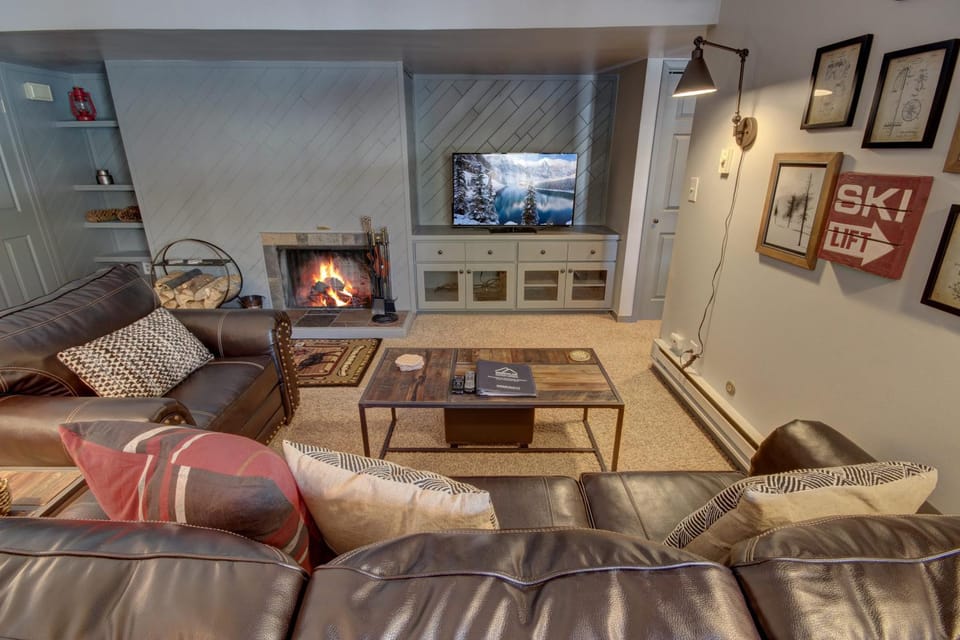 Wild Irishman 1059 by SummitCove Lodging in Colorado House in Keystone