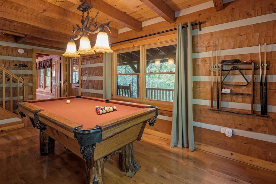 Billiard, Game Room