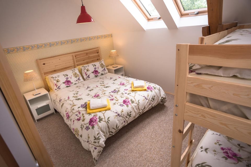 Bed, bunk bed
