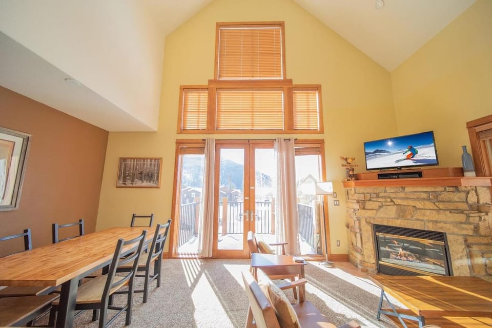 Antlers Gulch 303 by SummitCove Lodging House in Keystone