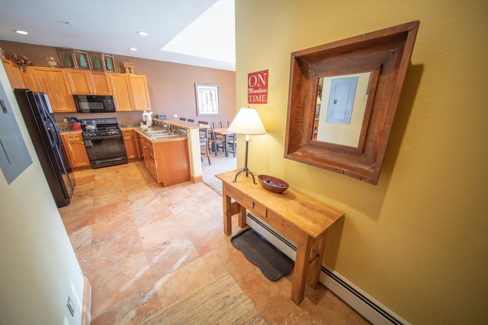 Antlers Gulch 303 by SummitCove Lodging House in Keystone