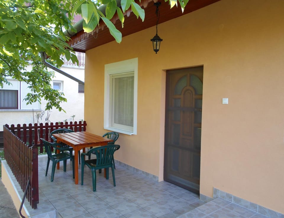 Facade/entrance, Balcony/Terrace