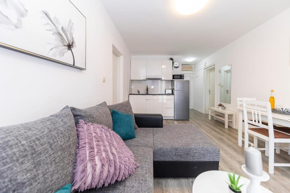 Living room, Dining area, kitchen, kitchen