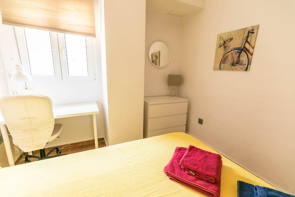 Bed, Seating area