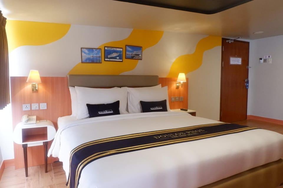 Doulos Phos The Ship Hotel Hotel in Teluk Sebong