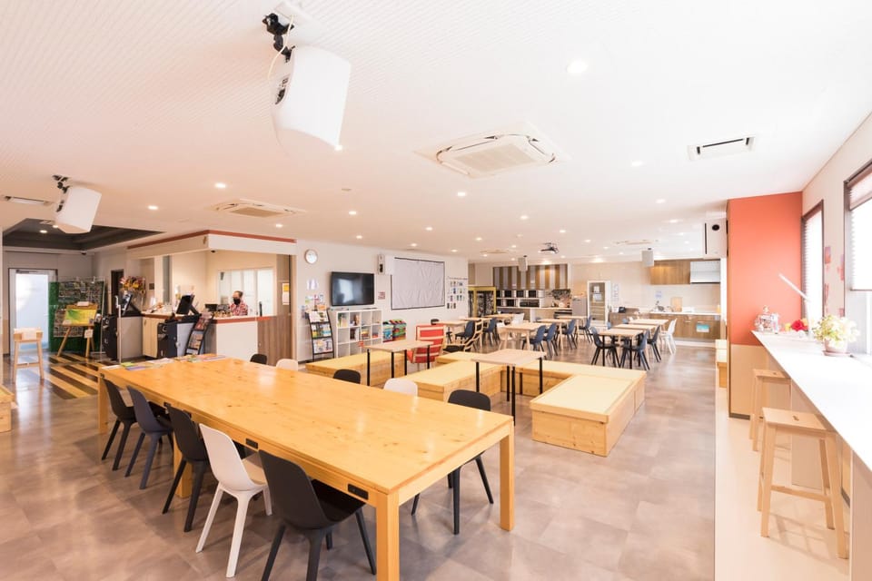 TV and multimedia, Kitchen or kitchenette, Seating area