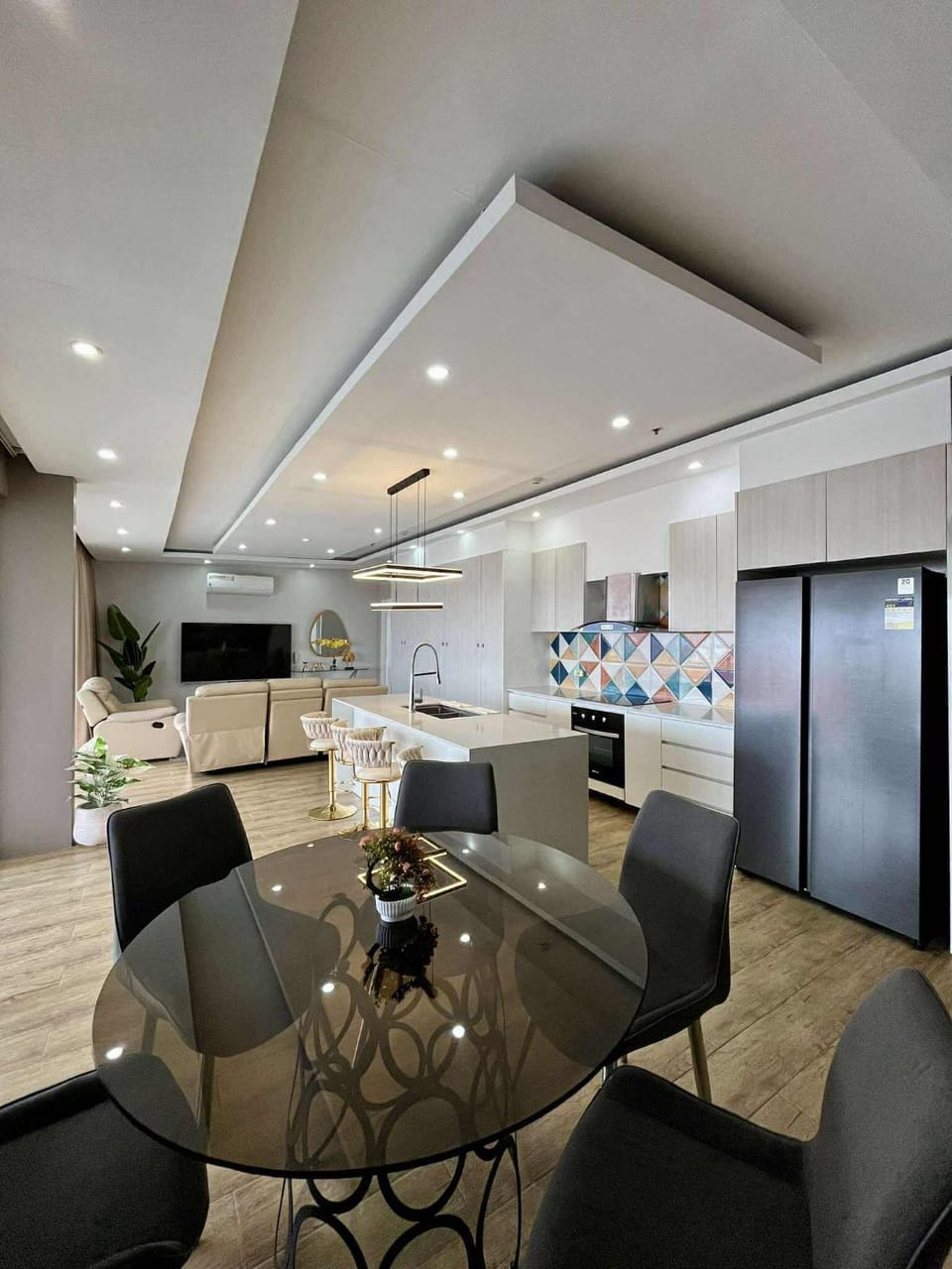 Living room, Dining area