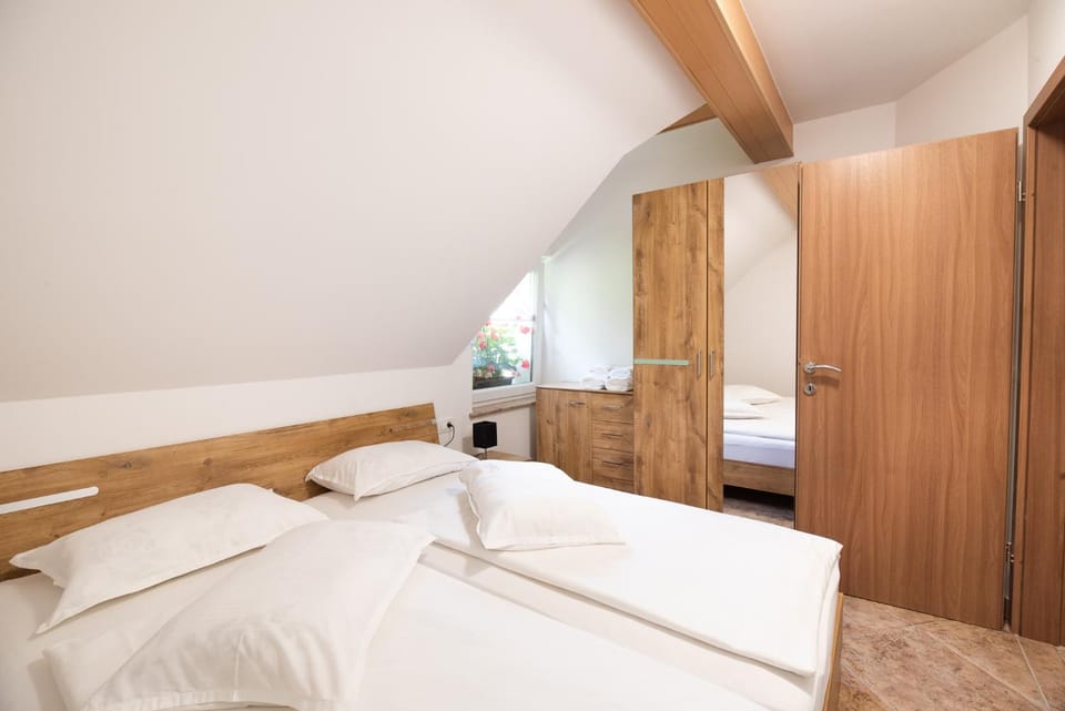 Photo of the whole room, Bedroom, bunk bed
