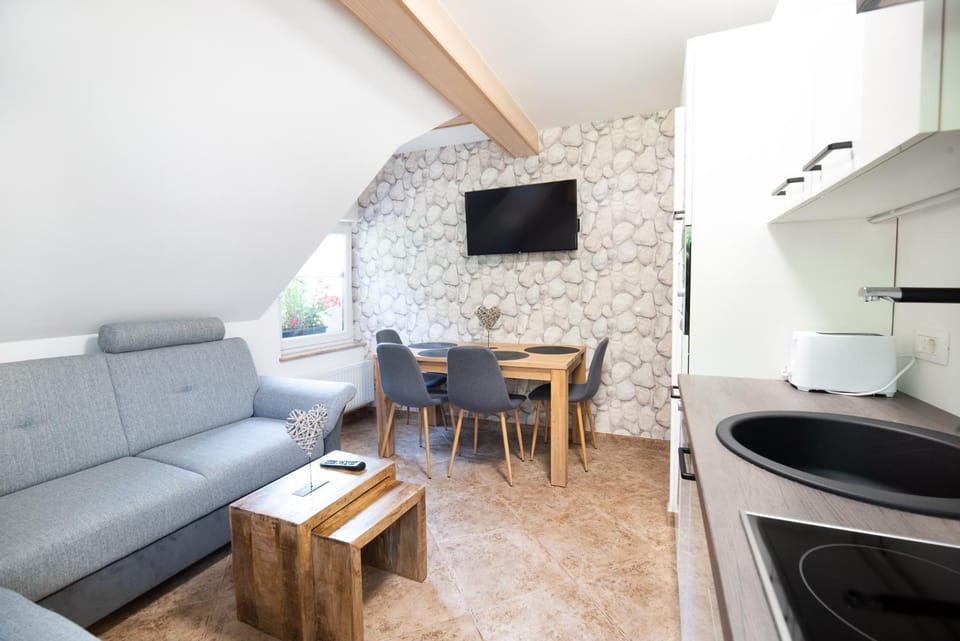 TV and multimedia, Kitchen or kitchenette, Living room, Dining area