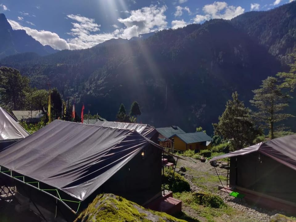 Ourguest Camp Lachung Luxury tent in India