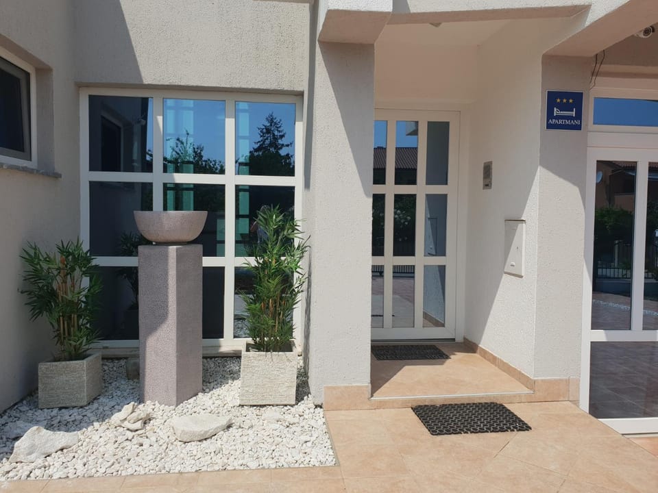 Romantik Pearl with free EV Ch-Station Apartment in Fažana