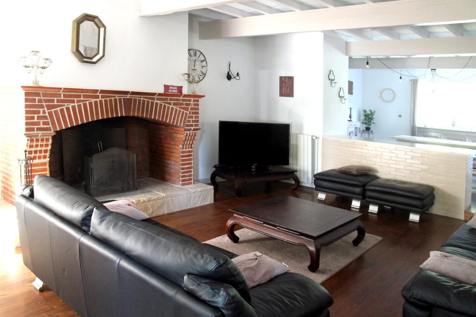 Staff, Staff, Communal lounge/ TV room, People, People, View (from property/room), Other, Decorative detail, Guests, Garden view, Pool view, group of guests, Family, Family