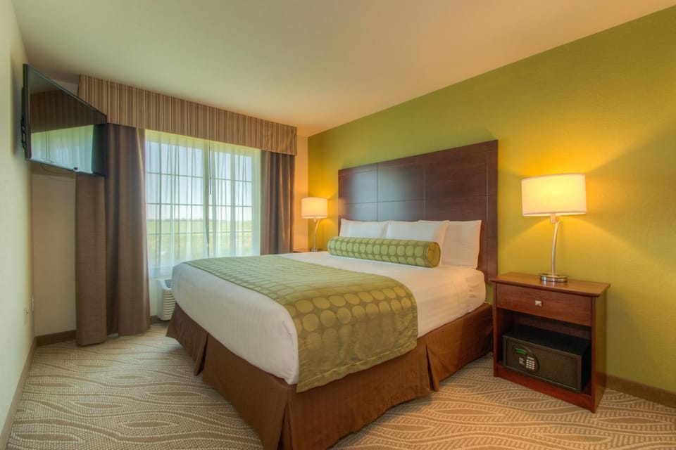 Bed, TV and multimedia, Bedroom