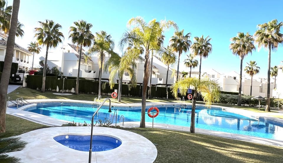 STYLISH TOWNHOUSE IN BEACHFRONT COMPLEX House in Marbella
