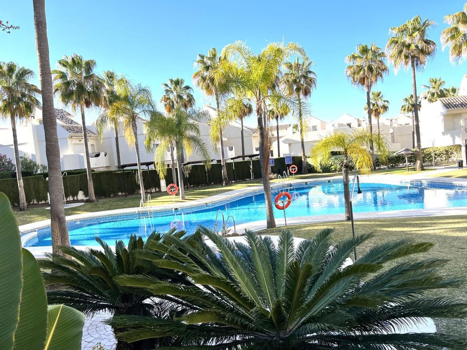 STYLISH TOWNHOUSE IN BEACHFRONT COMPLEX House in Marbella