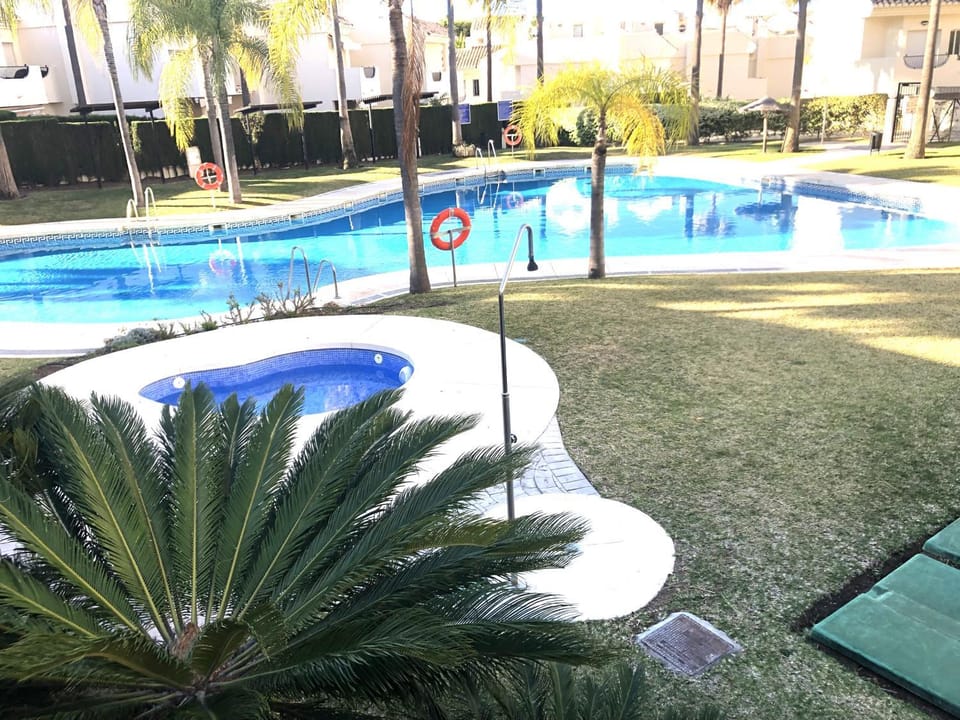 STYLISH TOWNHOUSE IN BEACHFRONT COMPLEX House in Marbella