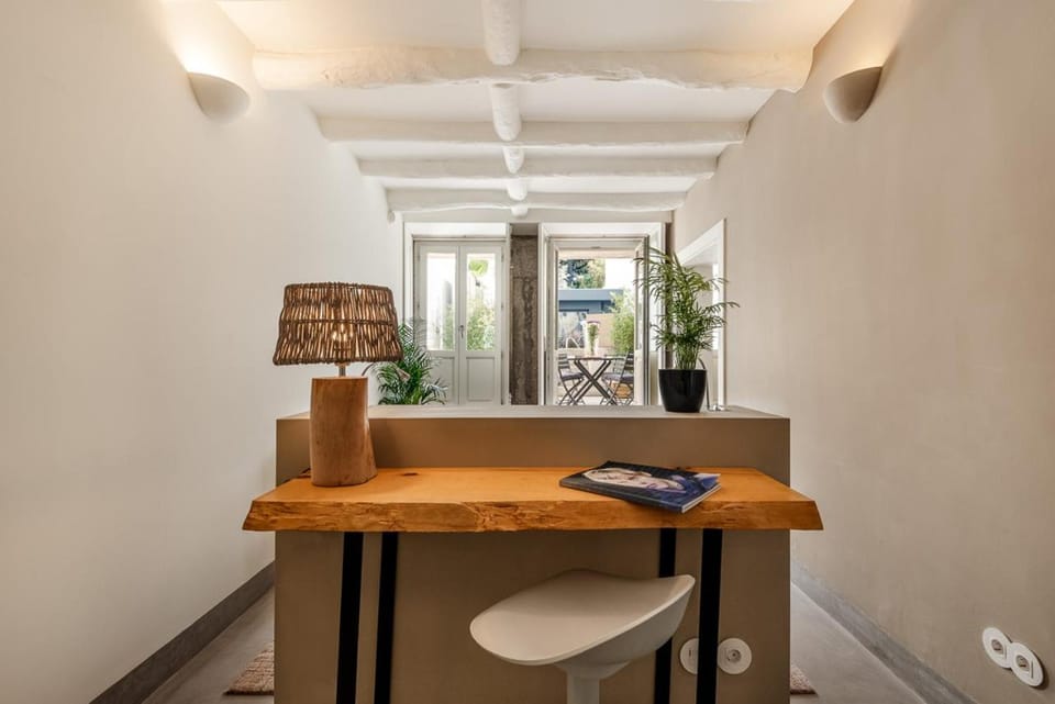 Coffee/tea facilities, View (from property/room), Balcony/Terrace, Dining area