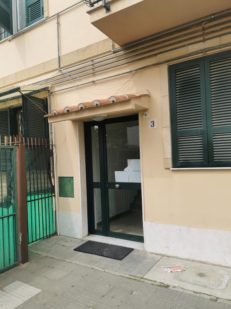 Facade/entrance