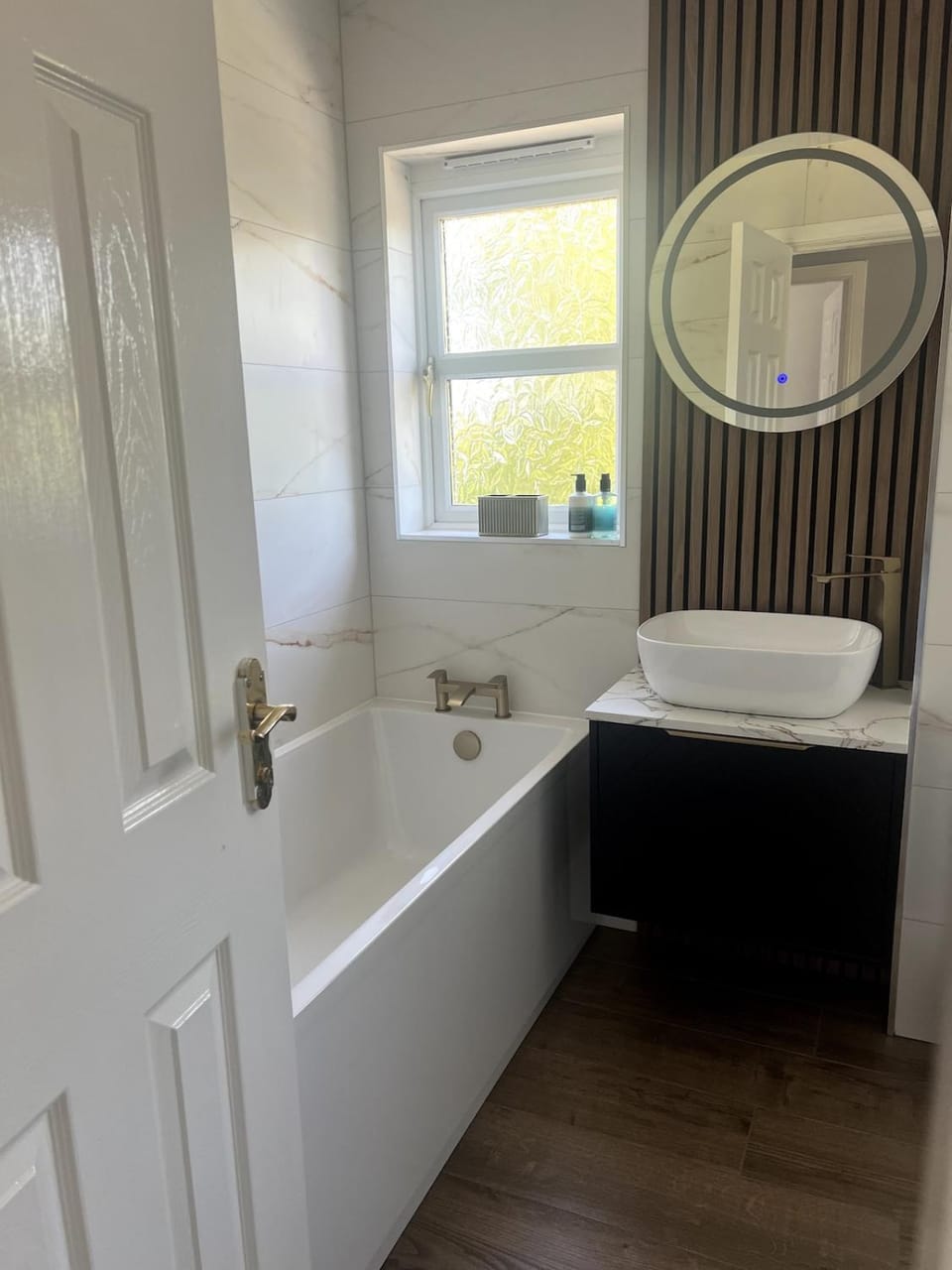 Meadow House- Driveway Parking and Fireplace House in East Kilbride