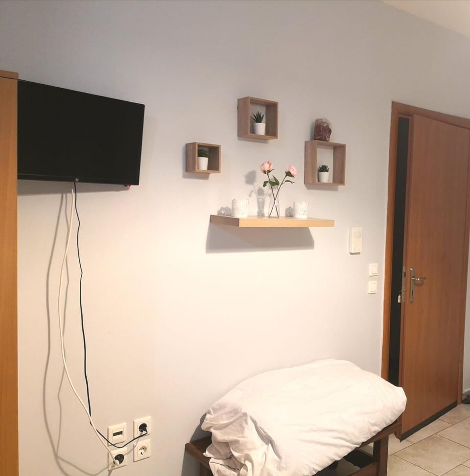 House in the center of Piraeus next to the port and the metro!! Love hotel in Pireas