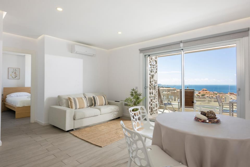 Bed, View (from property/room), Balcony/Terrace, Living room, Dining area, Sea view