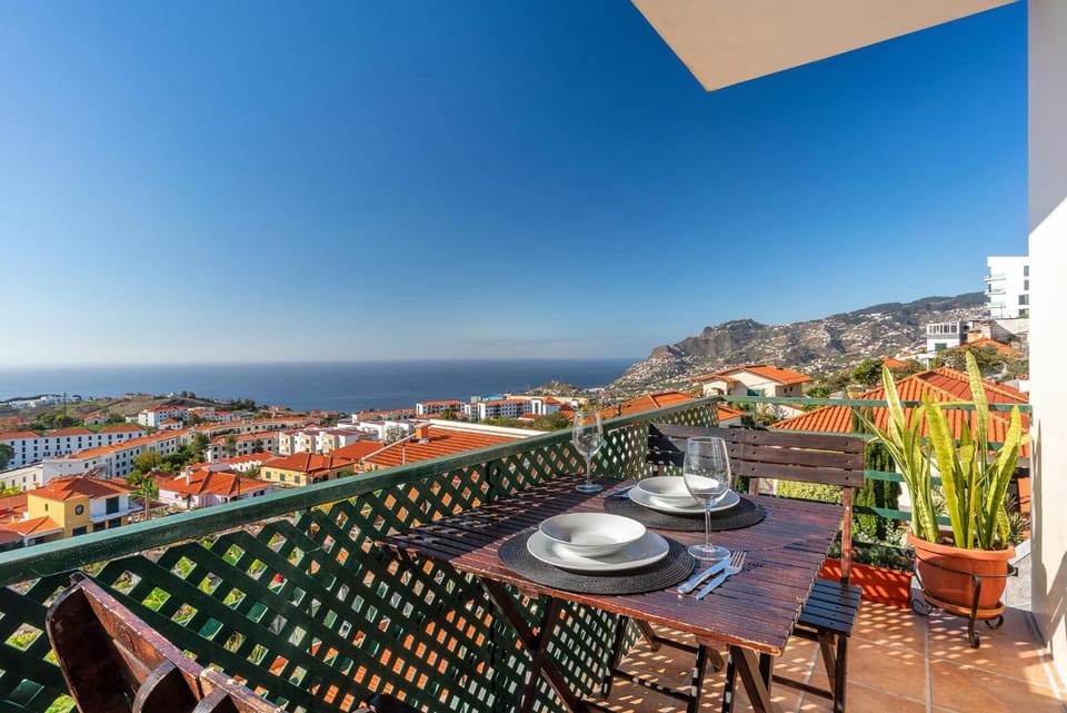 Balcony/Terrace, Street view