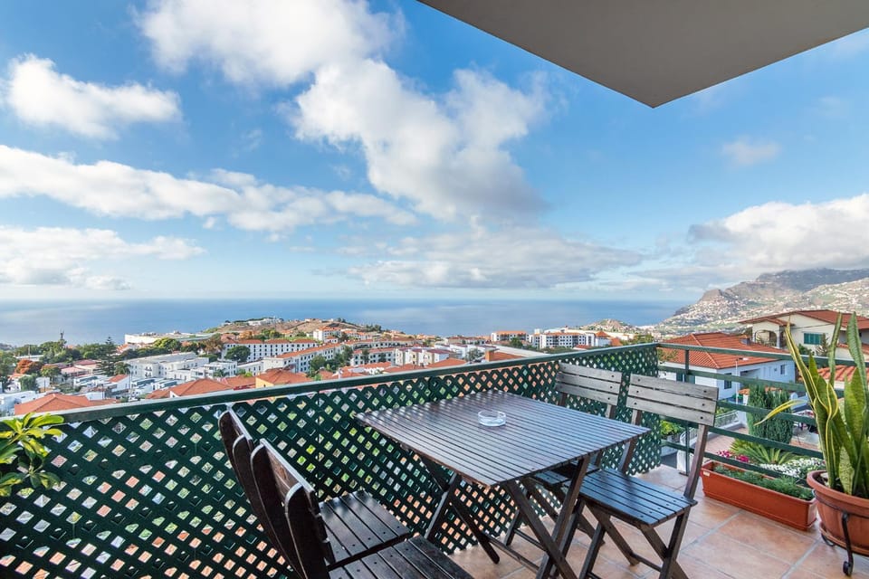 Day, Natural landscape, View (from property/room), Balcony/Terrace, Dining area, City view, Mountain view, Sea view