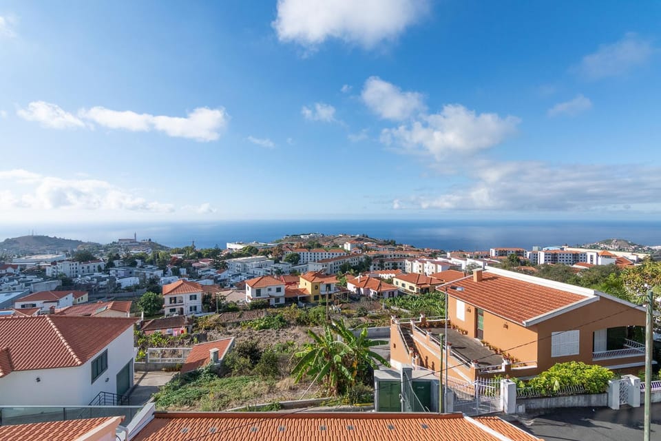Property building, Day, Natural landscape, City view, Mountain view, Sea view, Street view