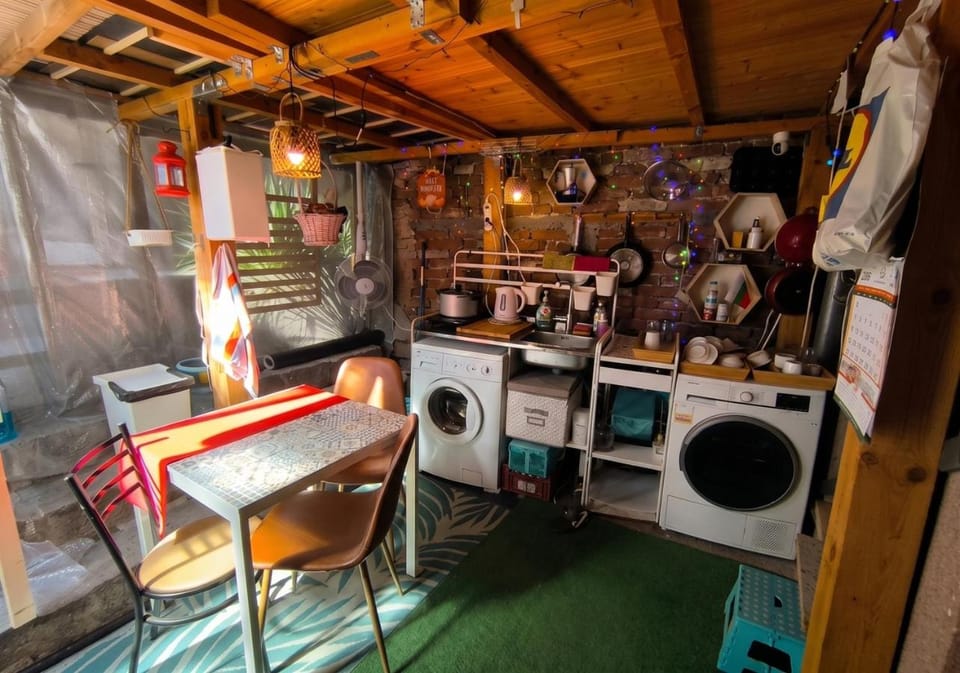 Kitchen or kitchenette, washing machine