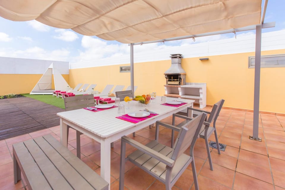 Villa Bella Lucia 3. Piscina Climatizada, WiFi, BBQ. House in Corralejo