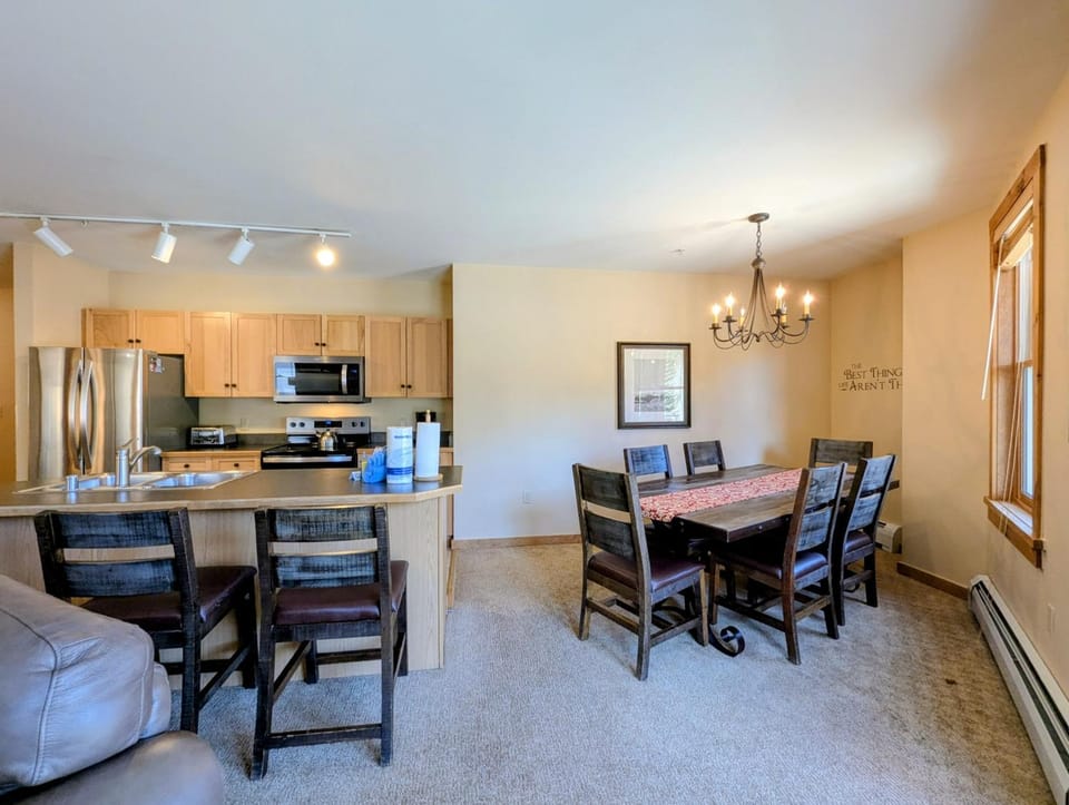 Day, Kitchen or kitchenette, Living room, Seating area, Dining area, furniture, kitchen