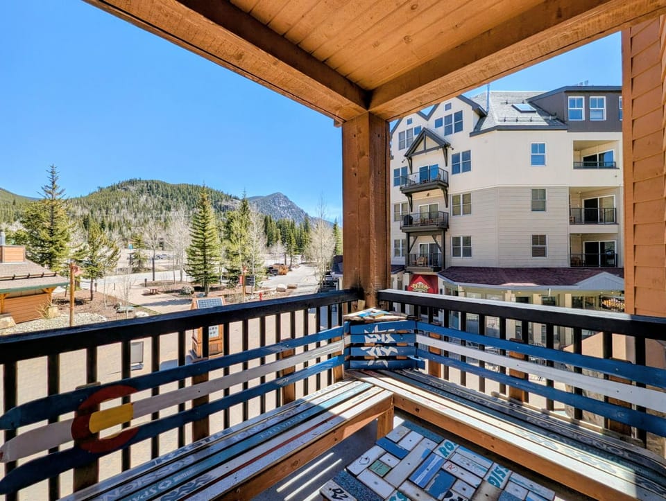 Day, Natural landscape, Balcony/Terrace, Mountain view