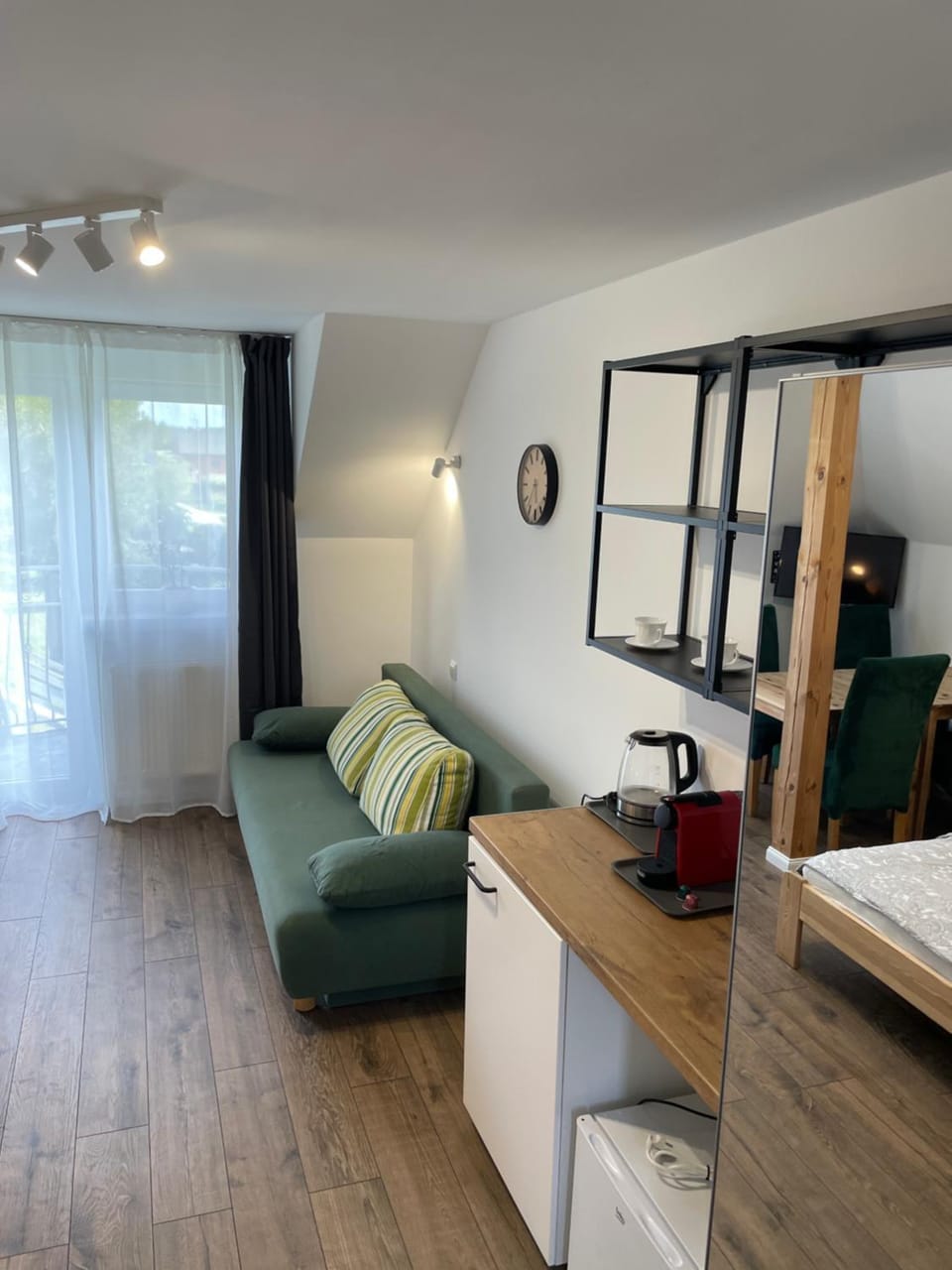Seating area, Dining area, minibar